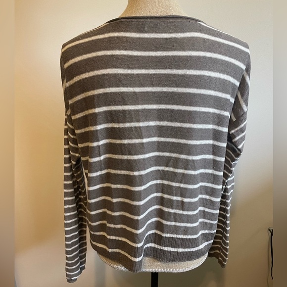 #18- VINCE- 100% LINEN Striped Lightweight Sweater size small - Picture 3 of 7